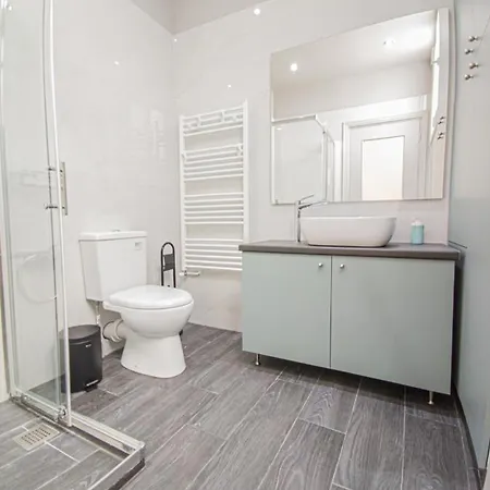 Apartment Centre Oasis: Renovated With Roof Garden *