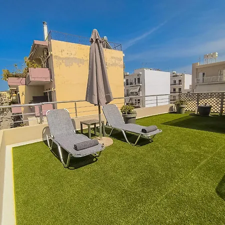 Centre Oasis: Renovated With Roof Garden Apartment *